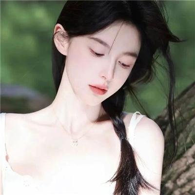 穿着旗袍的女孩